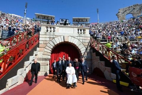 Папа під час візиту до Верони: дорога до миру не в замовчуванні конфліктів, а у вирішенні шляхом діалогу