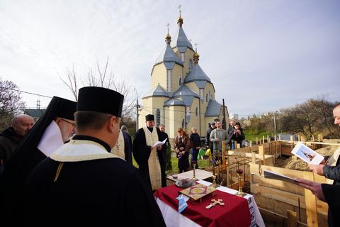 У Вишгороді єпископ Йосиф Мілян заклав наріжний камінь майбутньої дзвіниці