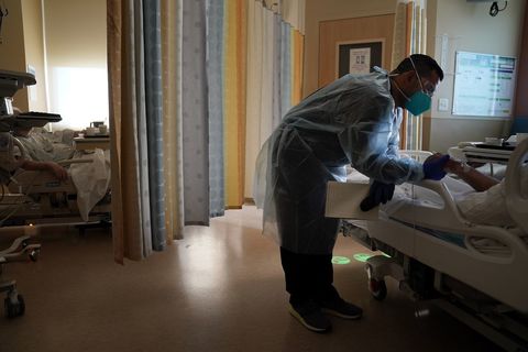 «Слухати. Служити. Супроводжувати»: вийшов повний цикл відео про служіння медичних капеланів у львівських лікарнях