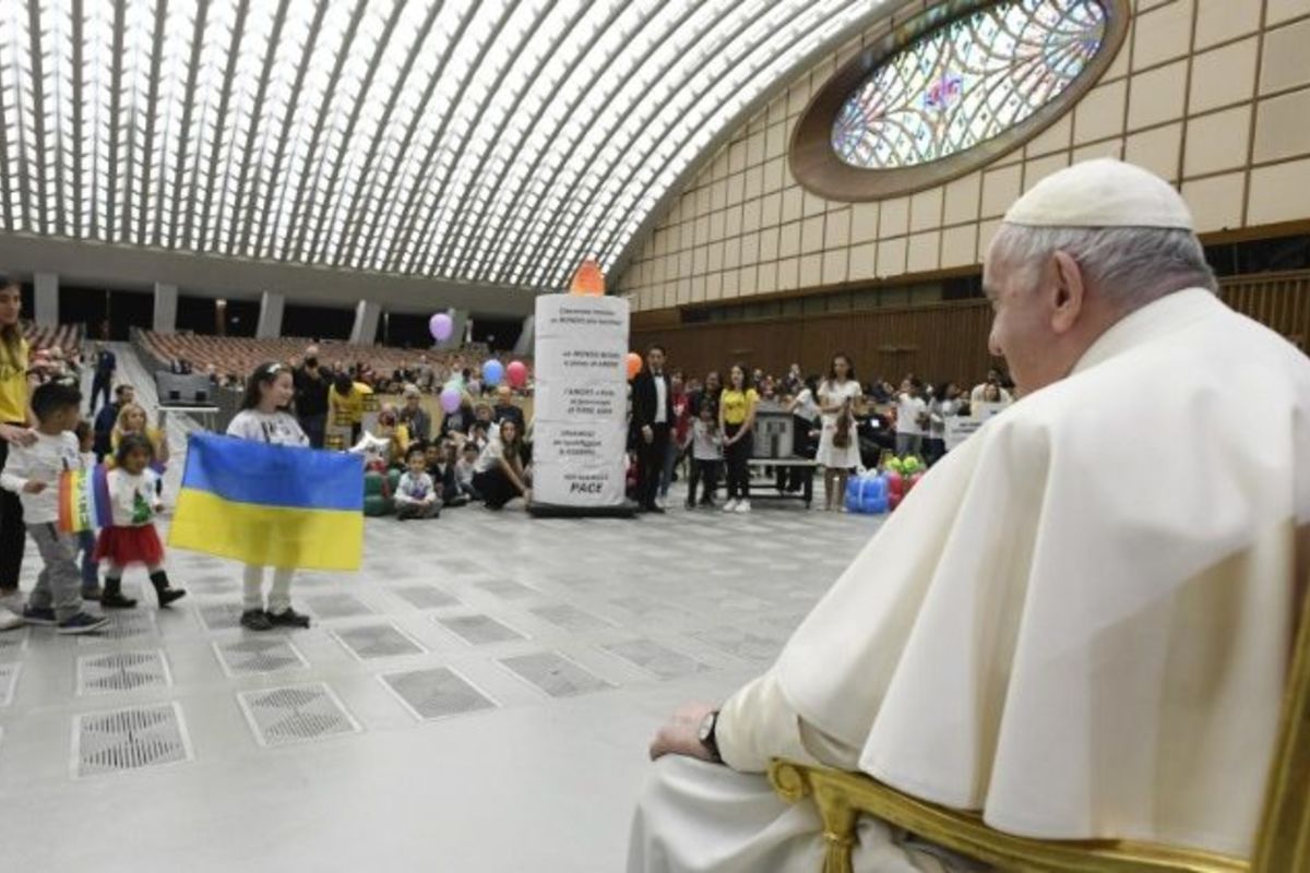 Папа закликав не забувати про дітей в Україні, які страждають від війни