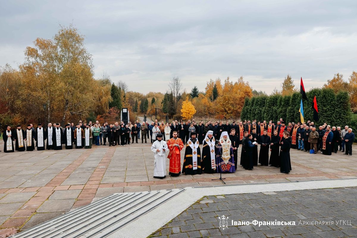 У «Дем’яновому Лазу» в Івано-Франківську відбулося віче-реквієм за жертвами комуністичних репресій