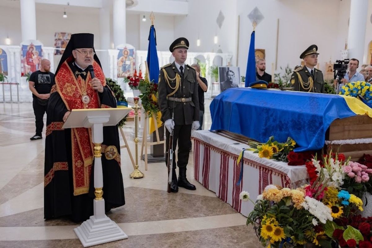 «Найкращою пам’яттю про Коновальця буде Україна, яка вистоїть», — владика Йосиф Мілян на похороні полковника