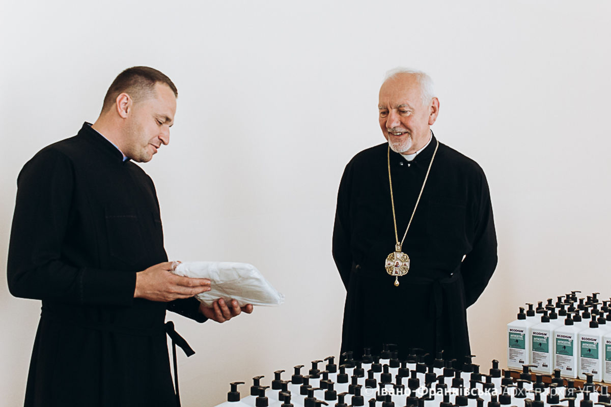 Священники Івано-Франківської архиєпархії отримають захисні та дезінфекційні засоби