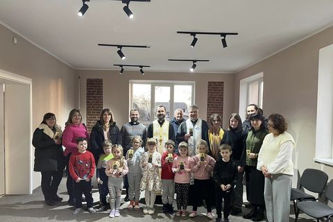 Владика Микола Семенишин зустрівся з дітьми при парафіяльному центрі в Угорниках