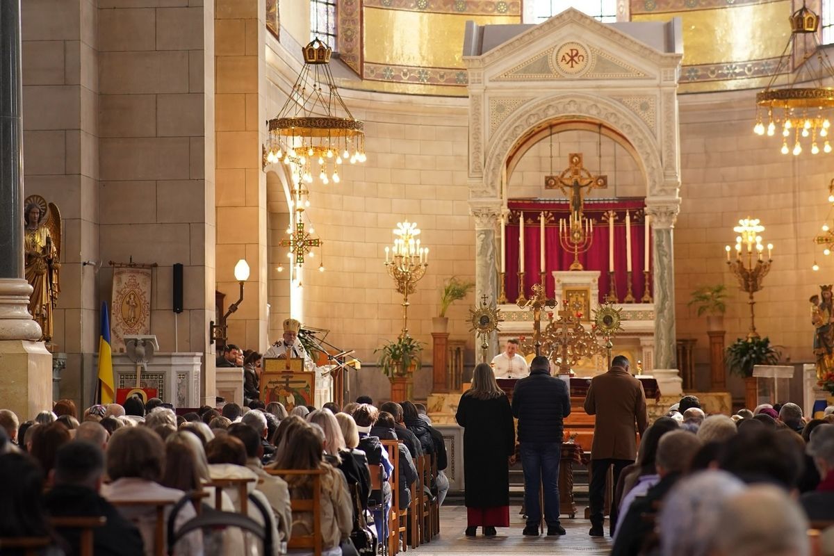 Храм Св. арх. Михаїла і Св. ап. Петра в м. Антверпені (Бельгія)