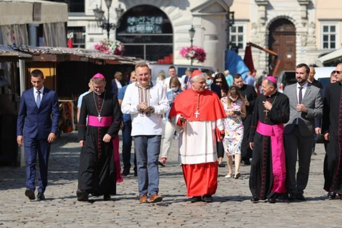Кардинал з Ватикану вшанував пам’ять Героїв Небесної Сотні у Львові та заклав камінь Дому для самотніх жінок
