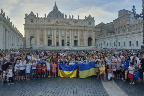 Три сотні дітей та матерів, що покинули Україну через війну, розпочали навчальний рік молитвою в соборі Святого Петра у Ватикані