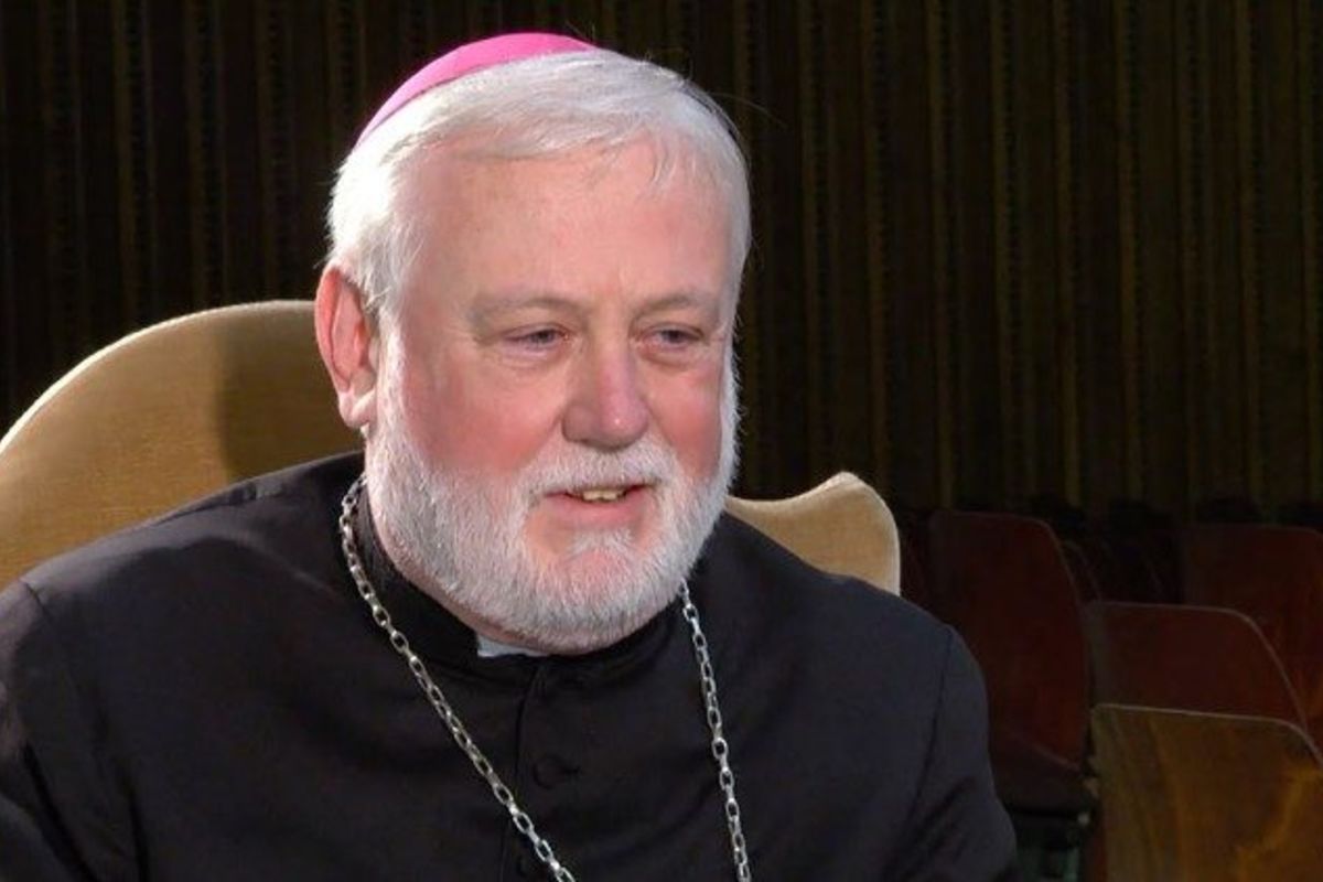 Архиєпископ Галлаґер: Папа хоче і відчуває обов’язок відвідати Україну