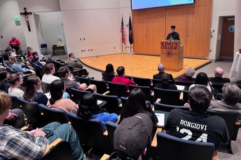 «Мир — це вірність Божій волі»: митрополит Борис Ґудзяк зустрівся зі студентами в Пенсильванії