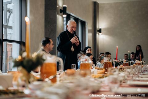 Особливий Святий Вечір: Митрополит Володимир розділив Святу Вечерю з дітьми, позбавленими опіки
