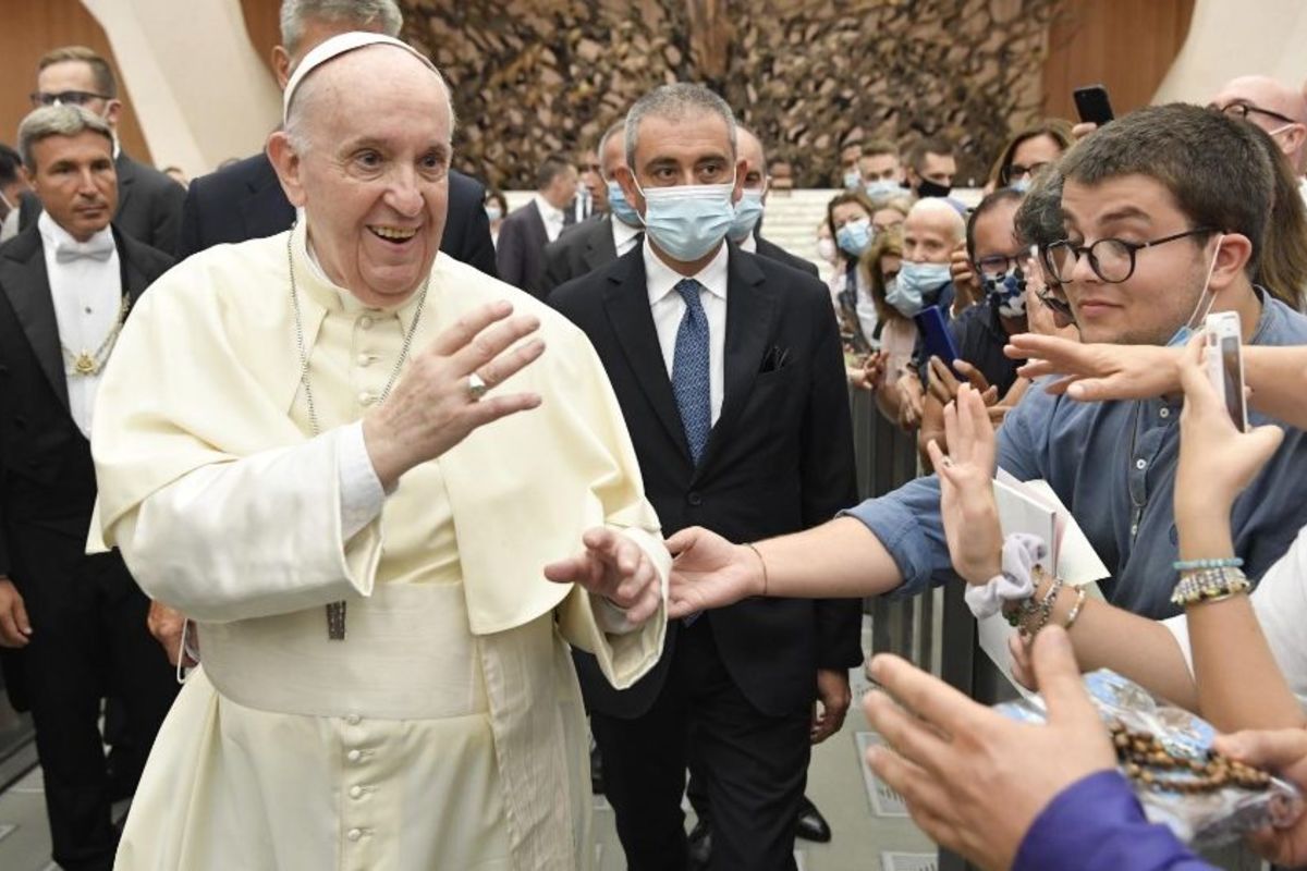 Папа Франциск: дотримання закону повинно вести до віри в живого Христа