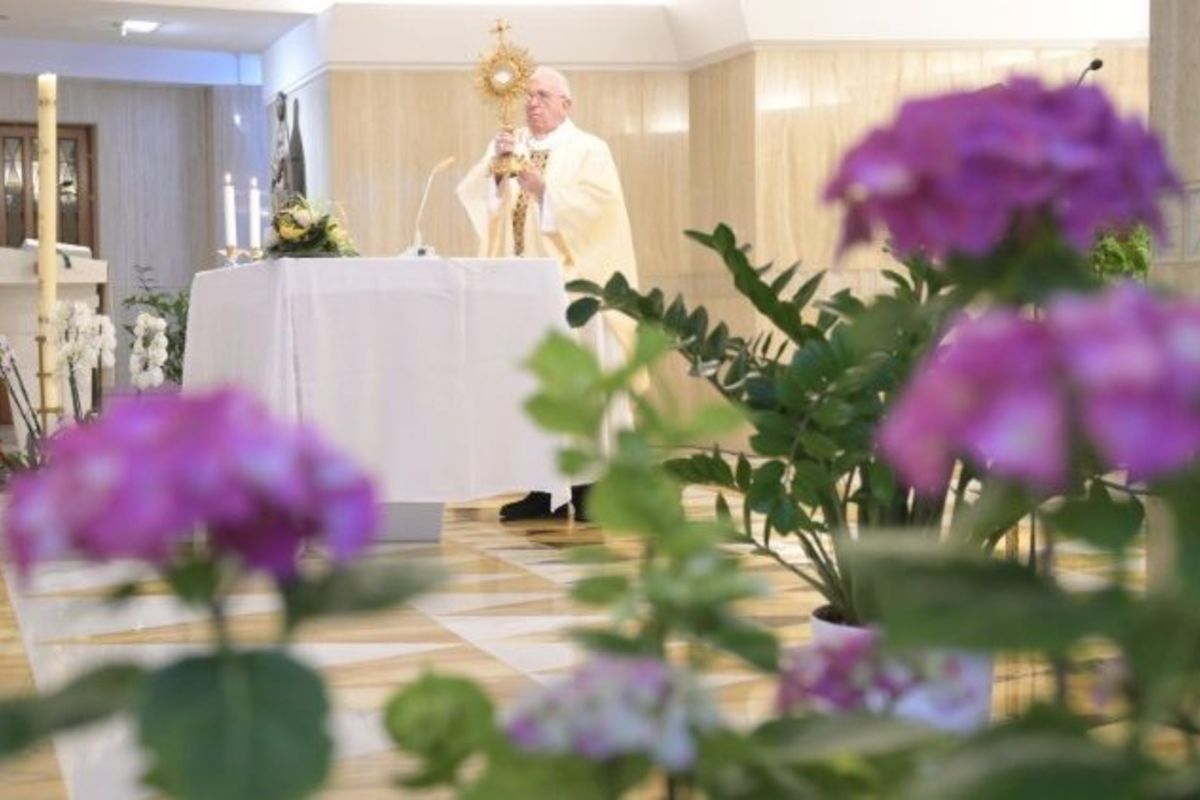 Папа Франциск: Христовий мир відкриває нас на ближніх. Молитва за медсестер