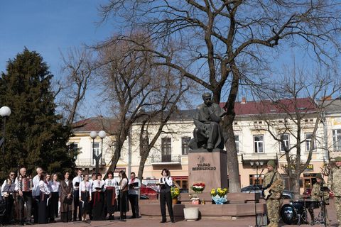 «Джерело надії та стимул до боротьби»: у Коломиї відзначили 211-ту річницю з дня народження Тараса Шевченка