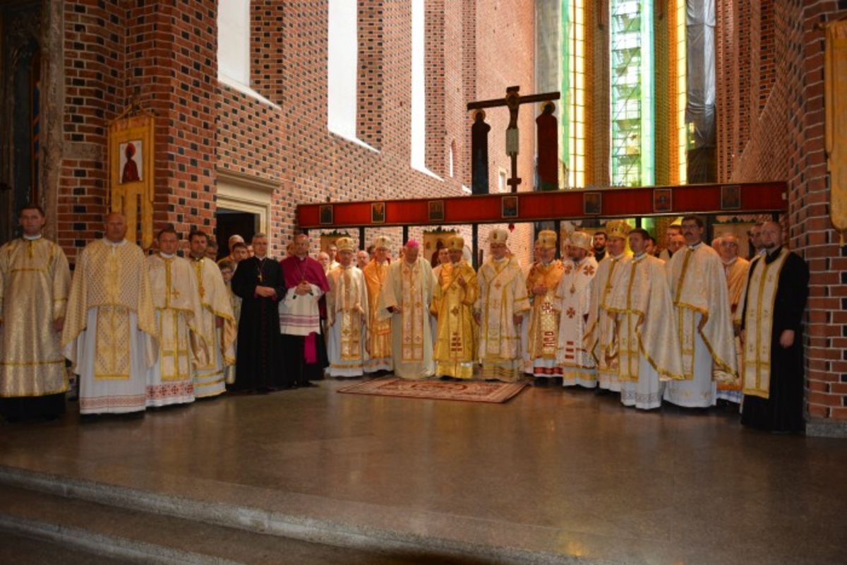 У Вроцлавській катедрі молитовно відзначили 20-річчя єпископської хіротонії владики Володимира Ющака
