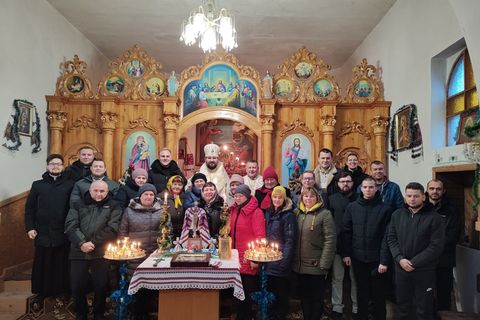Семінаристи Київської семінарії разом із владикою Максимом Рябухою відвідали 10 парафій Донецького екзархату з різдвяними колядками