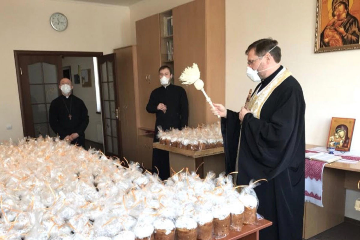 Блаженніший Святослав освятив великодні паски для захисників України
