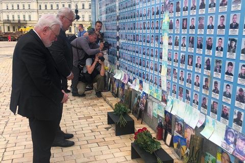 Вшанування загиблих та інші зустрічі: архиєпископ Пол Ґаллаґер відвідав Київ