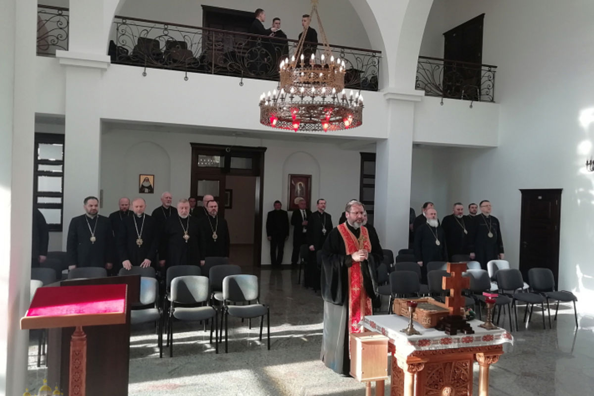 Єпископи УГКЦ помолилися за упокій загиблих Героїв Крут