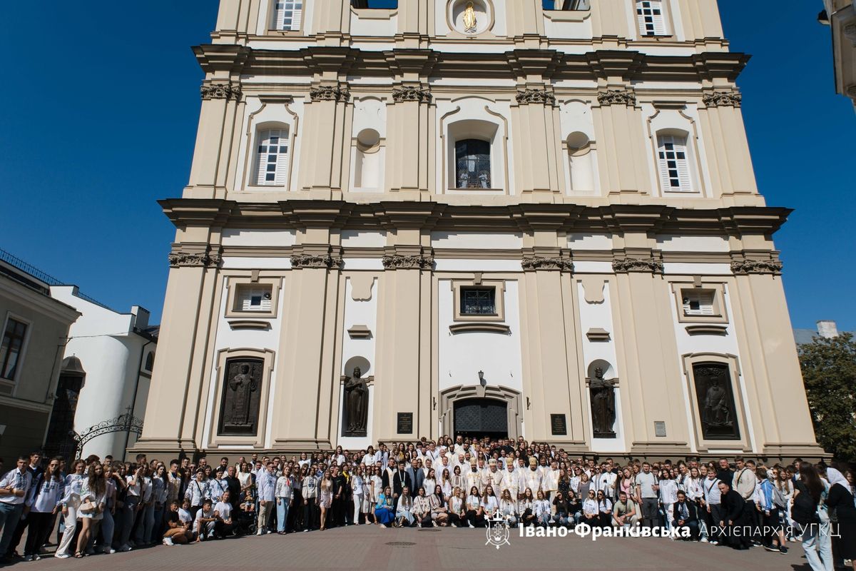 Близько тисячі молодих людей зібралися на форумі «Чат з Богом» в Івано-Франківську