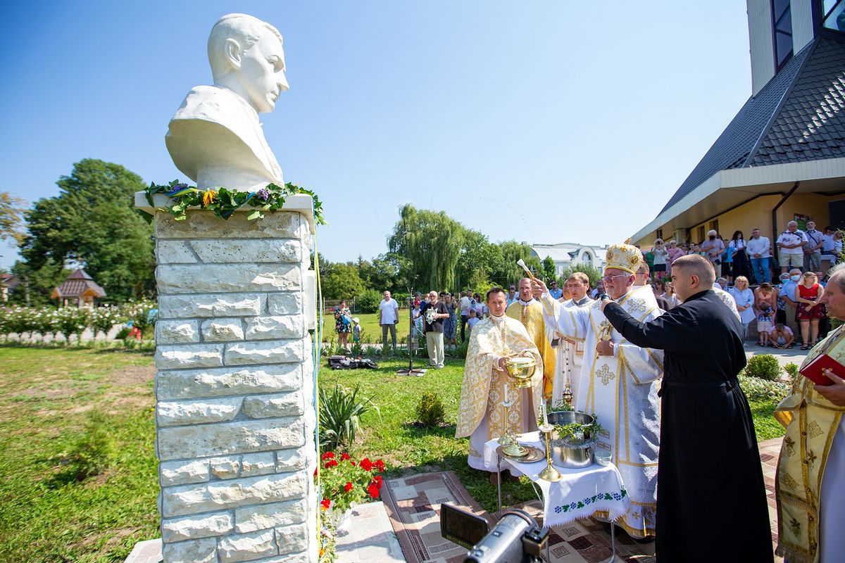 В Івано-Франківську відкрили перший на Прикарпатті пам’ятник блаженному Григорію Хомишину
