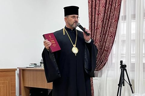 Єпископ Михаїл Бубній презентував власну книгу «У Любові та Правді» для богопосвячених осіб