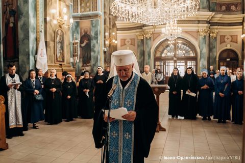 В Івано-Франківську відбулася архиєпархіальна молитва на вервиці з нагоди Дня матері