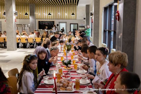 У Католицькому ліцеї відбулася V Свята вечеря з дітьми, які перебувають під опікою Служби у справах дітей