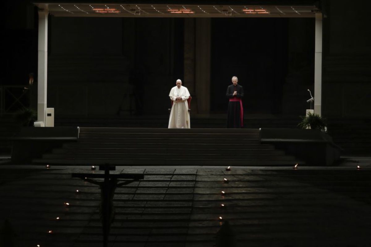 Папа Франциск: Цілувати ноги Розп’ятого — це дороговказ і надія в житті