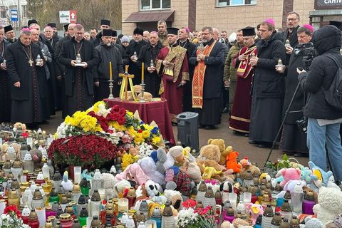 Глава УГКЦ із католицькими єпископами України на місці трагедії в Тернополі: «Ваш біль є болем усього тіла Христової Церкви»