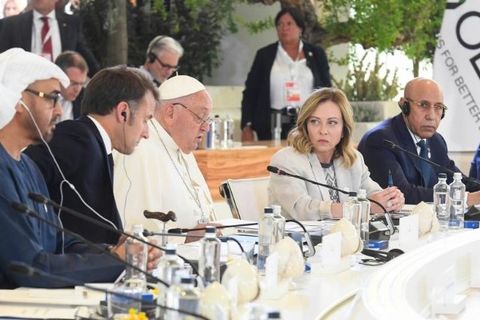 На сесії саміту «Великої сімки» Папа поділився своїми думками щодо застосування ШІ