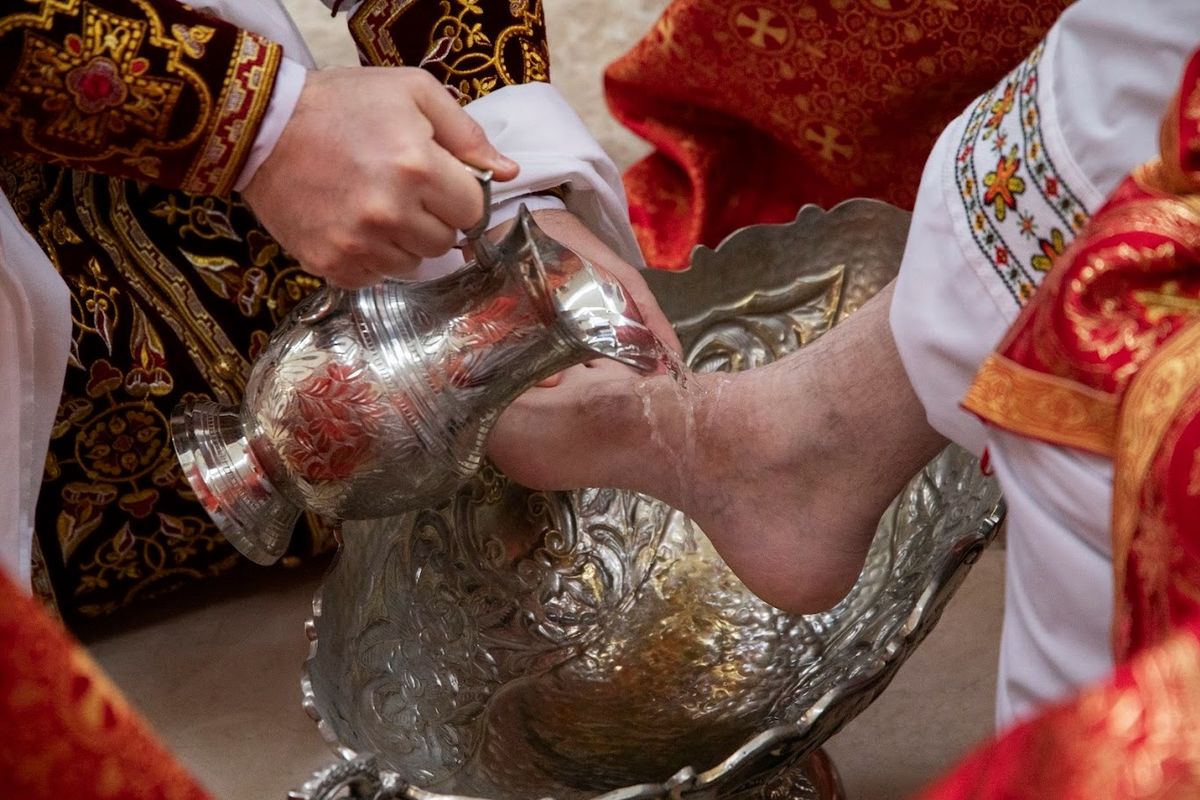 Чин умивання ніг у катедральних храмах УГКЦ: як це було