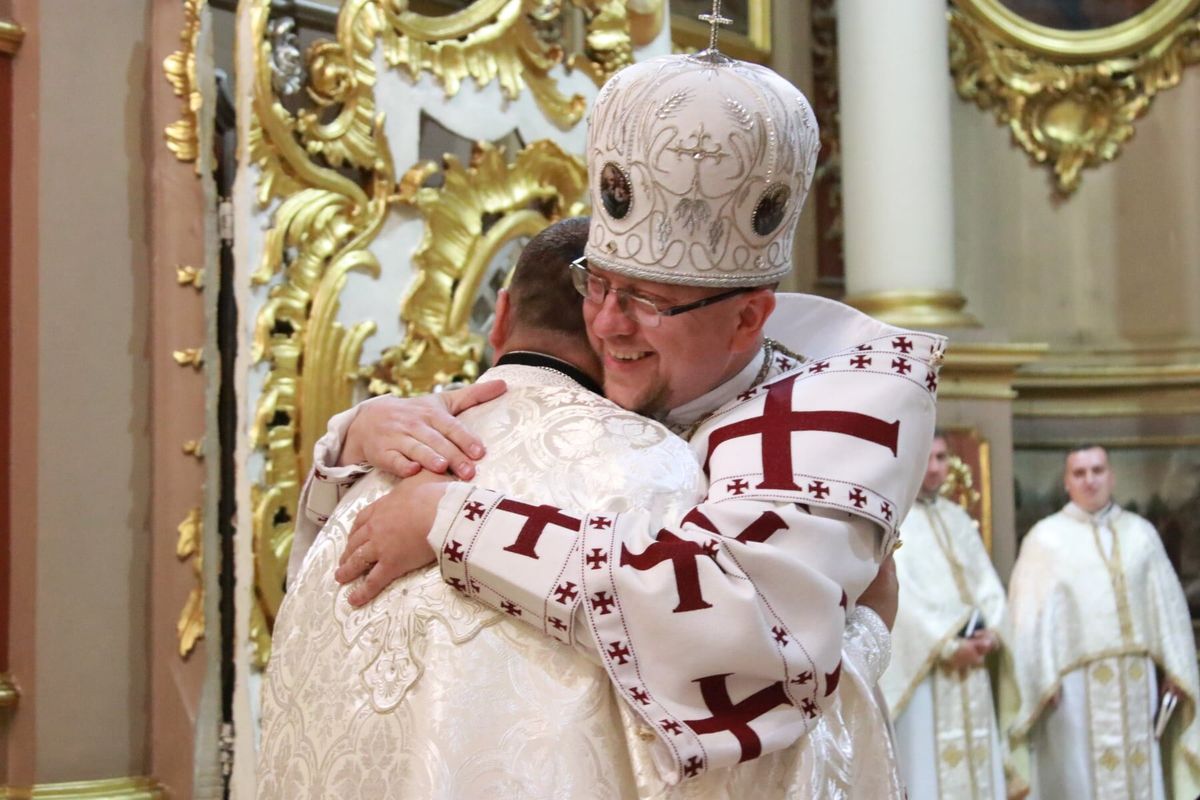 «Сам факт священства не врятує, якщо не будемо щиро служити», — владика Володимир Груца під час священничого рукоположення