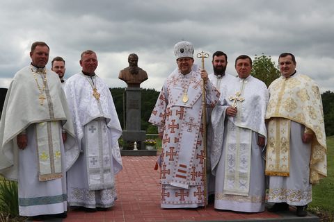 У Винничках на Львівщині освятили пам’ятник Праведному митрополитові Андрею Шептицькому