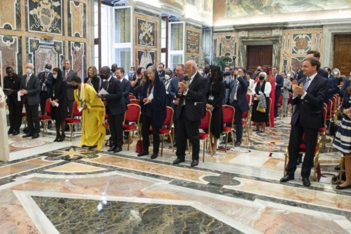 Папа Франциск: Обов’язком парламентарів є захищати гідність людини