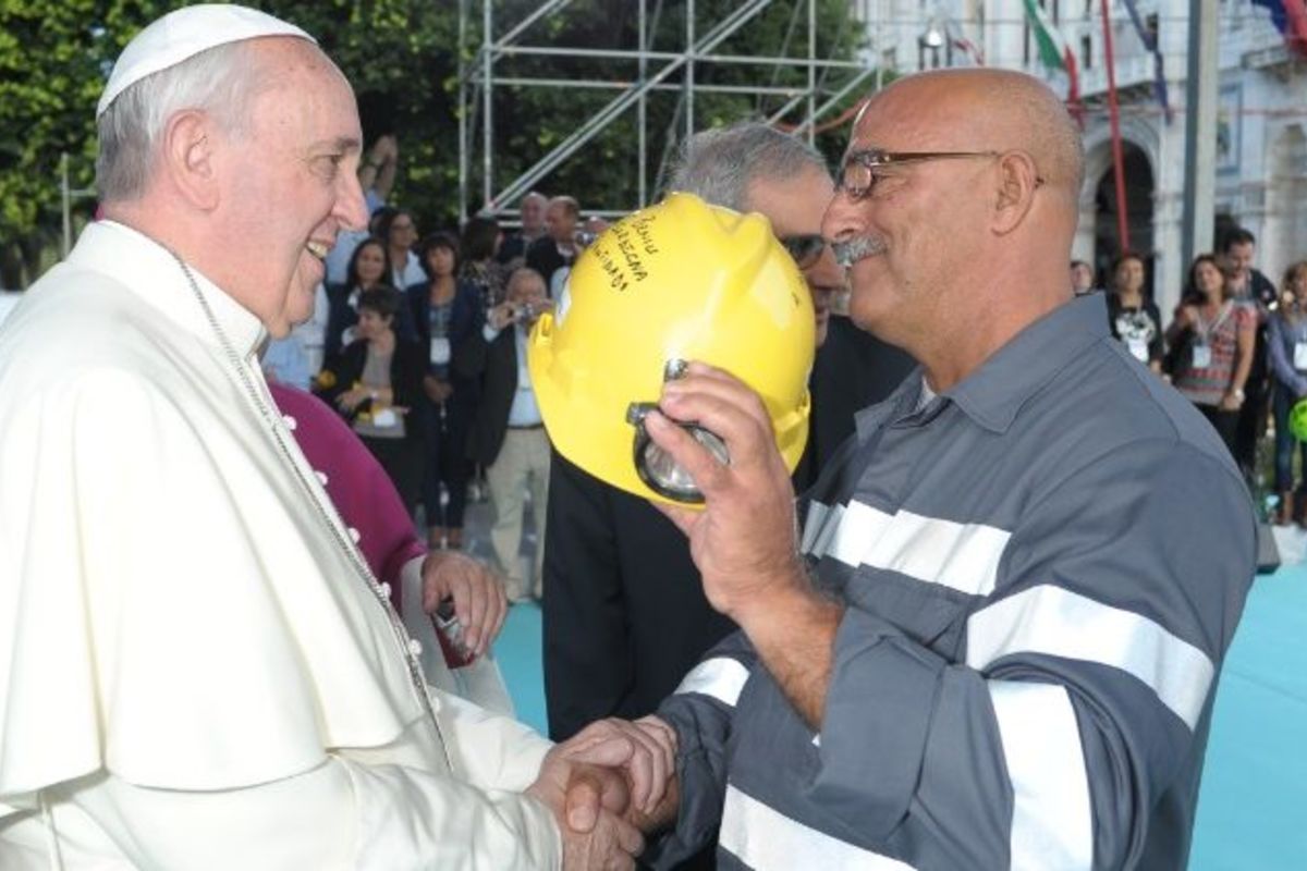 Папа Франциск: нове майбутнє праці, що ґрунтується на гідних та пристойних умовах