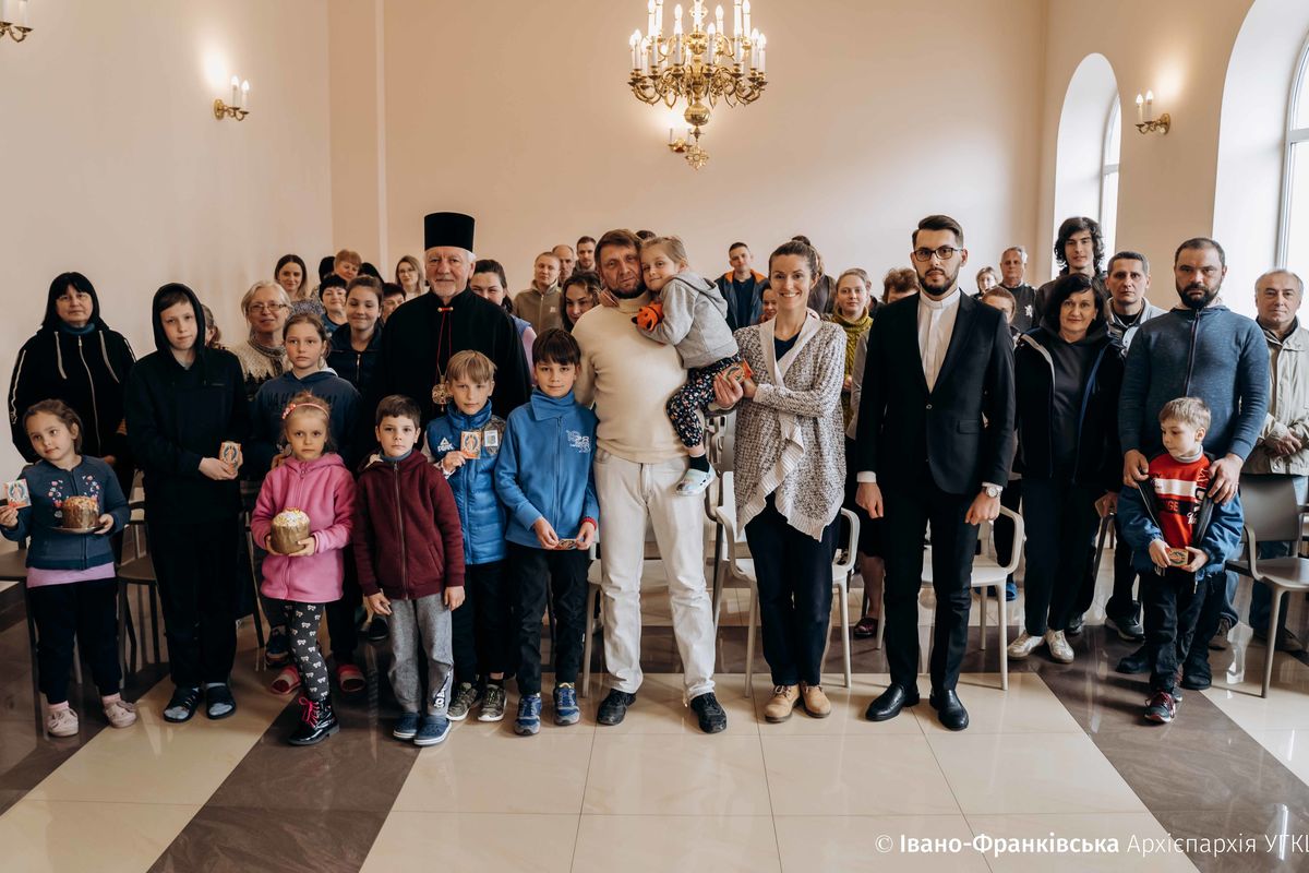 Митрополит Володимир Війтишин зустрівся з тимчасово переселеними особами, які проживають в Католицькому ліцеї