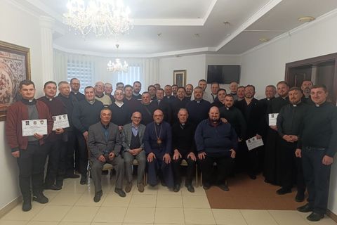 Міжнародні фахівці поділилися досвідом подолання ПТСР і моральних травм на курсі для духовенства Стрийської єпархії