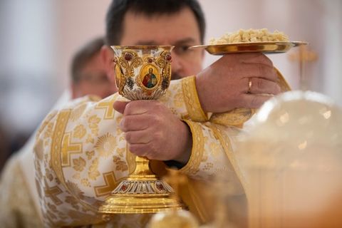 «Уступити місце Христові»: священник покликаний не привертати уваги до себе, а уприсутнювати Христа