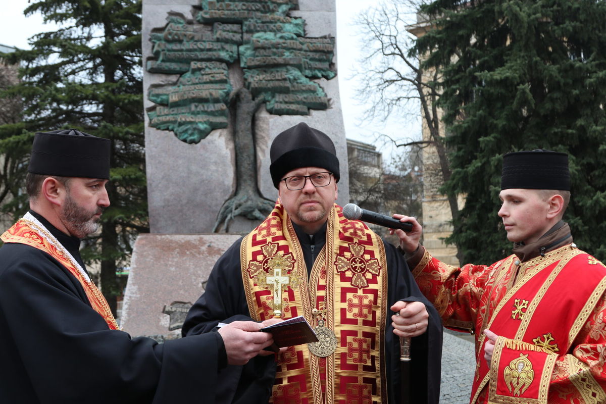 «Запорука міцної України у її корені духовності і національної свідомості»: владика Володимир Груца під час вшанування жертв різанини у Павлокомі