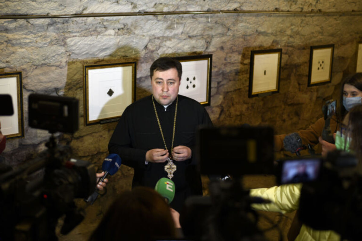У підземеллі Гарнізонного храму Львова відкрили виставку реліквій XII-XV століття