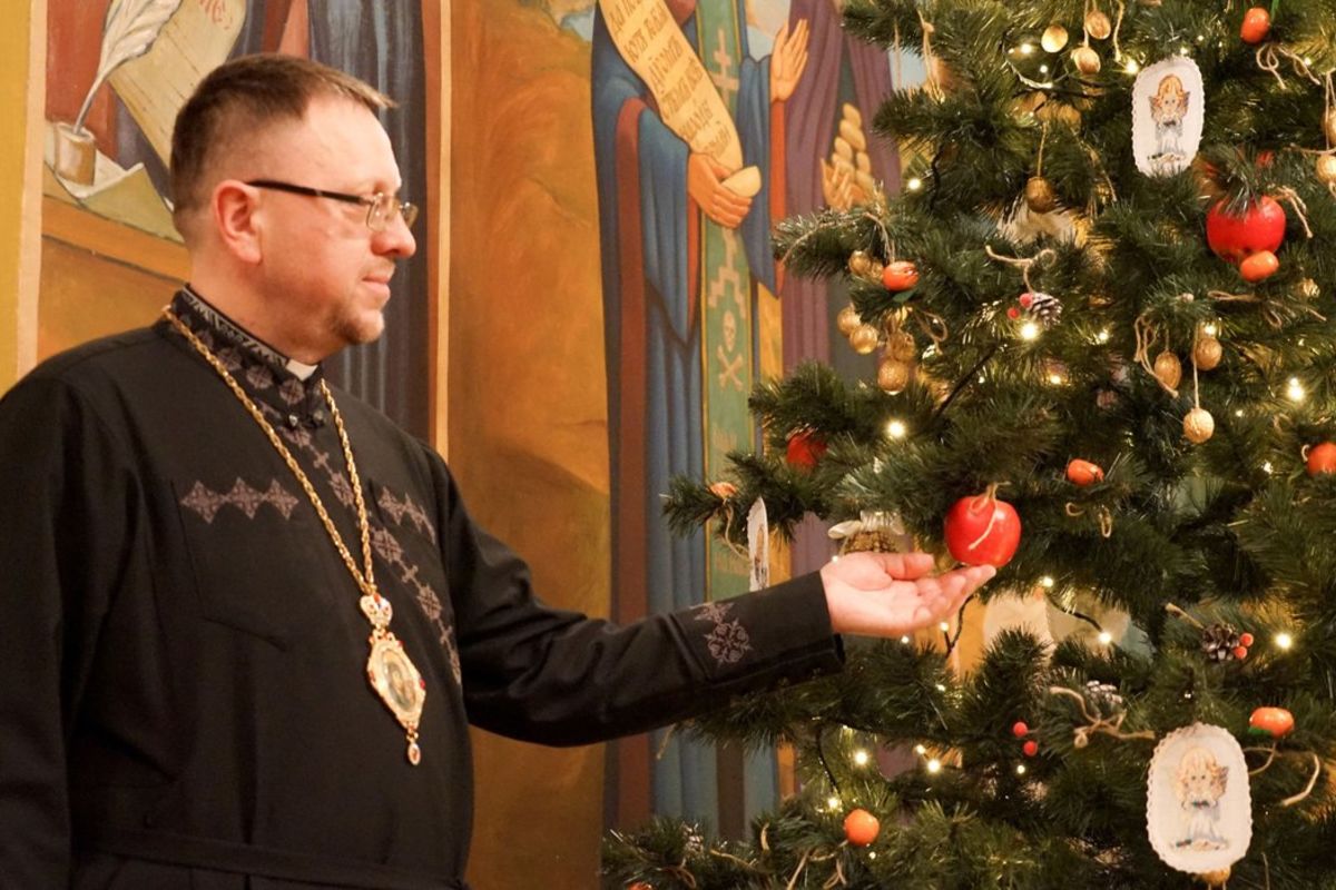 «Різдво донині пахне мені сіном, хвоєю ялинки і звучить колядкою», — єпископ Володимир Груца