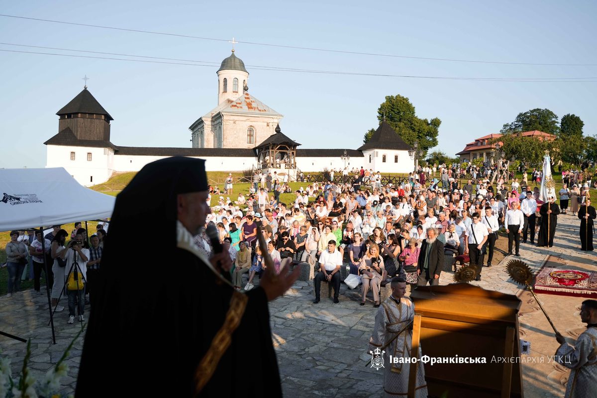 «Марія супроводжує кожного учня Ісуса Христа, Вона постійно є поруч з нами», — владика Йосафат Мощич у Крилосі