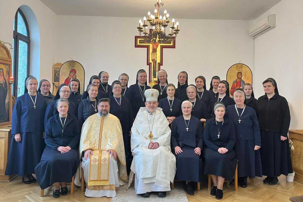 Під час формаційної зустрічі сестер служебниць у Львові відвідав владика Йосиф Мілян