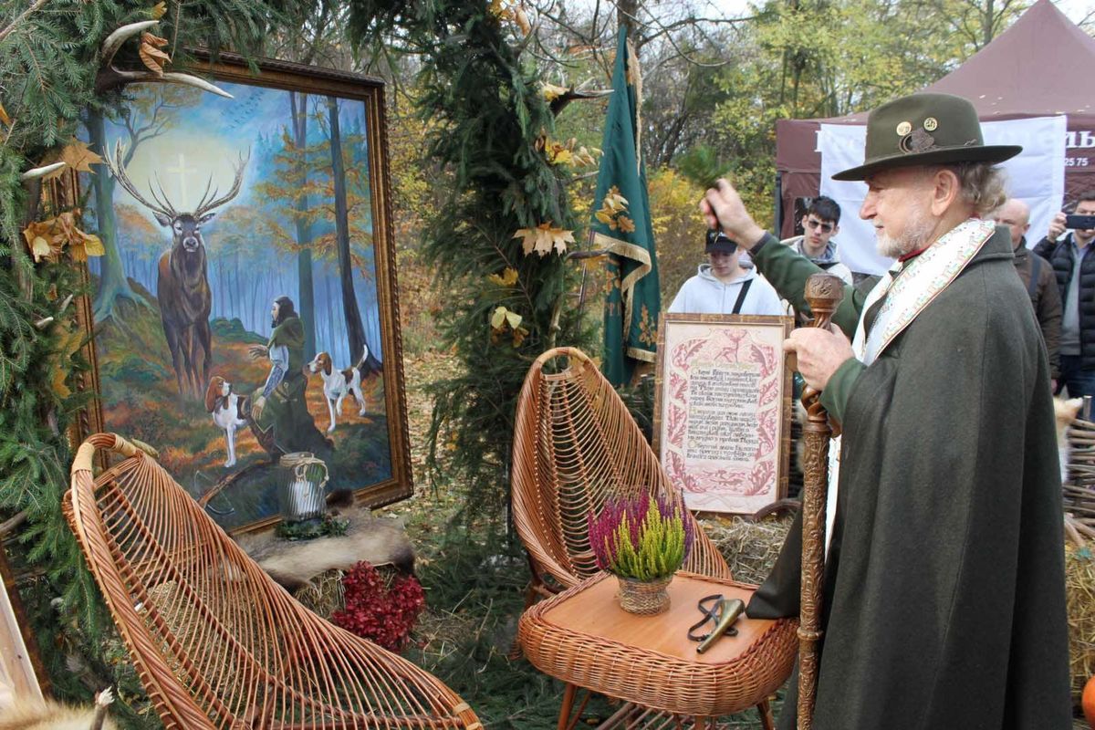 Мисливська честь і духовність: у Львові відзначили день святого Губерта — покровителя мисливців