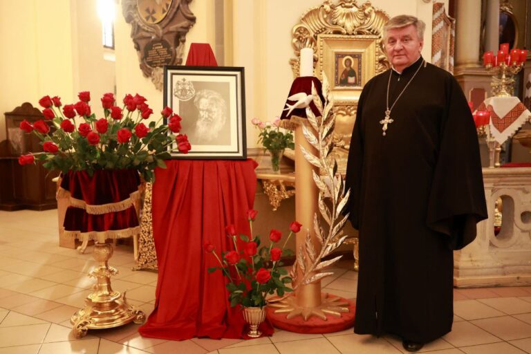 Отець Роман Кравчик