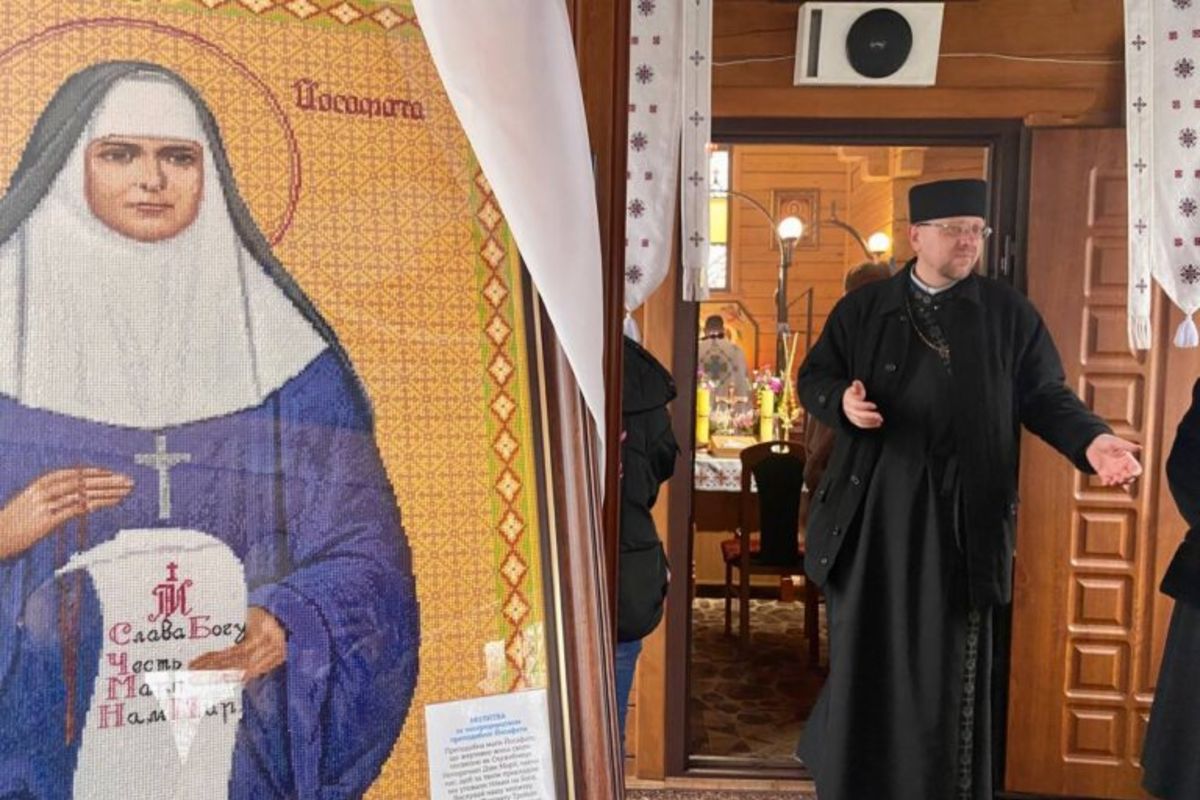 «Нехай служіння буде нашою життєвою дорогою»: владика Володимир Груца освятив парафіяльний соціальний центр