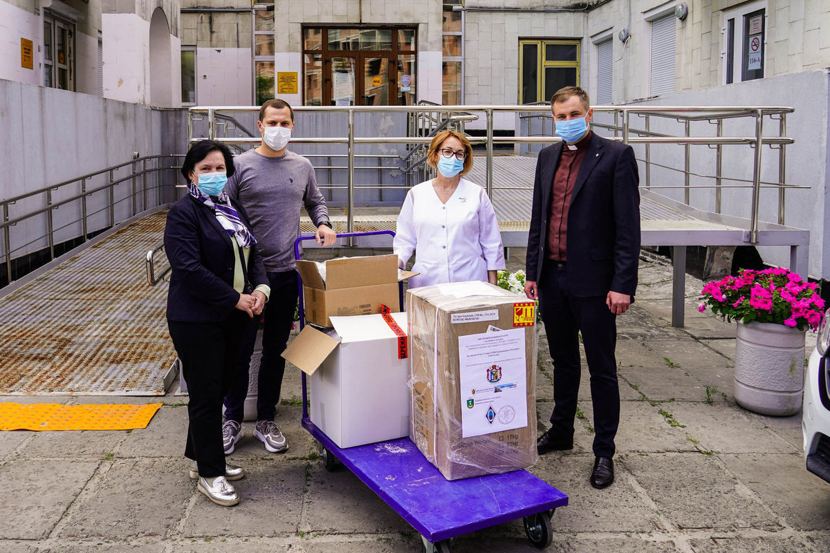 На заклик Глави УГКЦ у лікарню Дарницького району передали цінне медичне обладнання