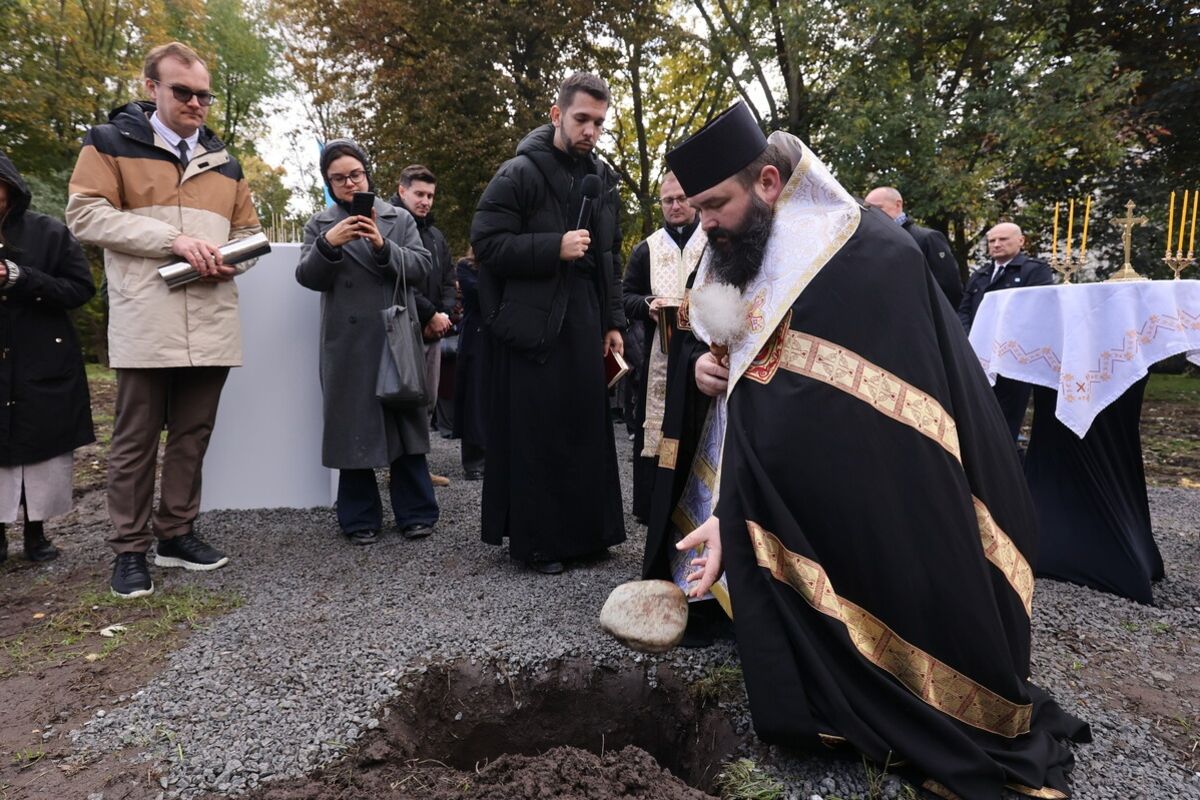 У Дублянах освятили місце під будівництво містечка сімейного типу для дітей-сиріт
