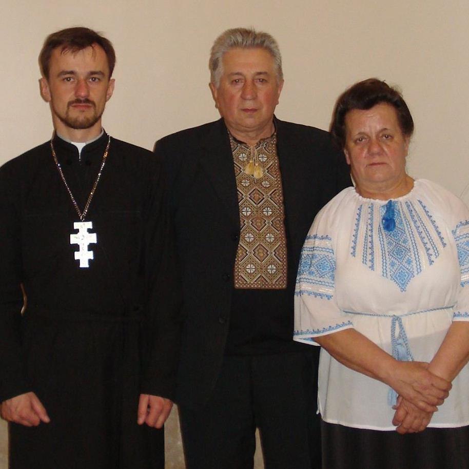 Єпископ Ігор Ранця з батьками