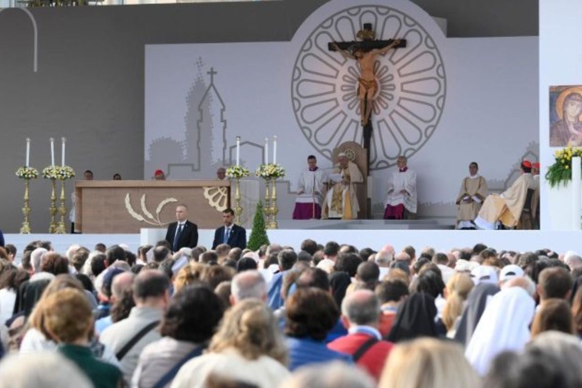 Папа Франциск: Справжній Євхаристійний культ неможливий без співчуття до «Лазарів»